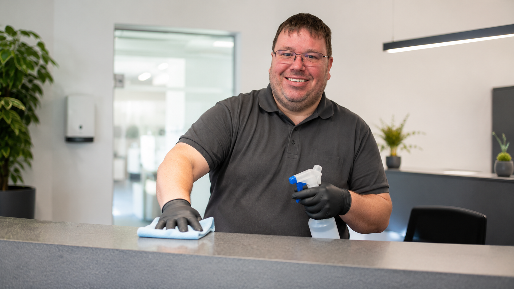 Desinfektionsreiniger für Gewerbe Kontaktflächen Hygiene und Einwirkzeit