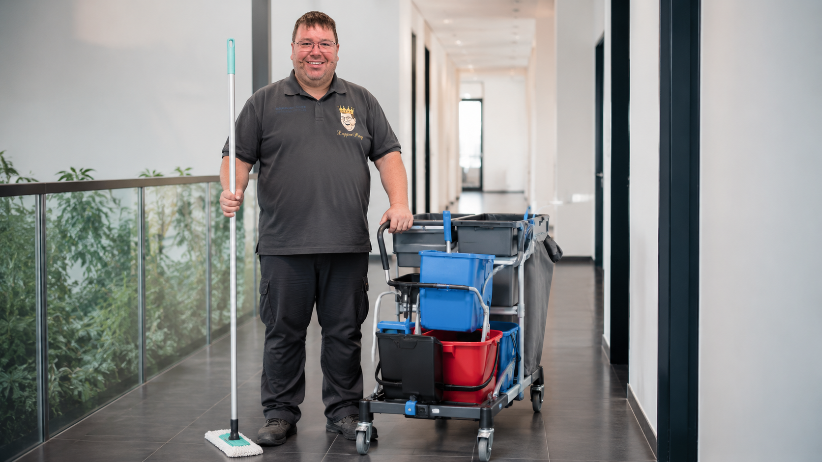 Reinigungswagen Set für Gebäudereinigung mit Wagen Eimer Presse Zubehör und Bodenreinigung